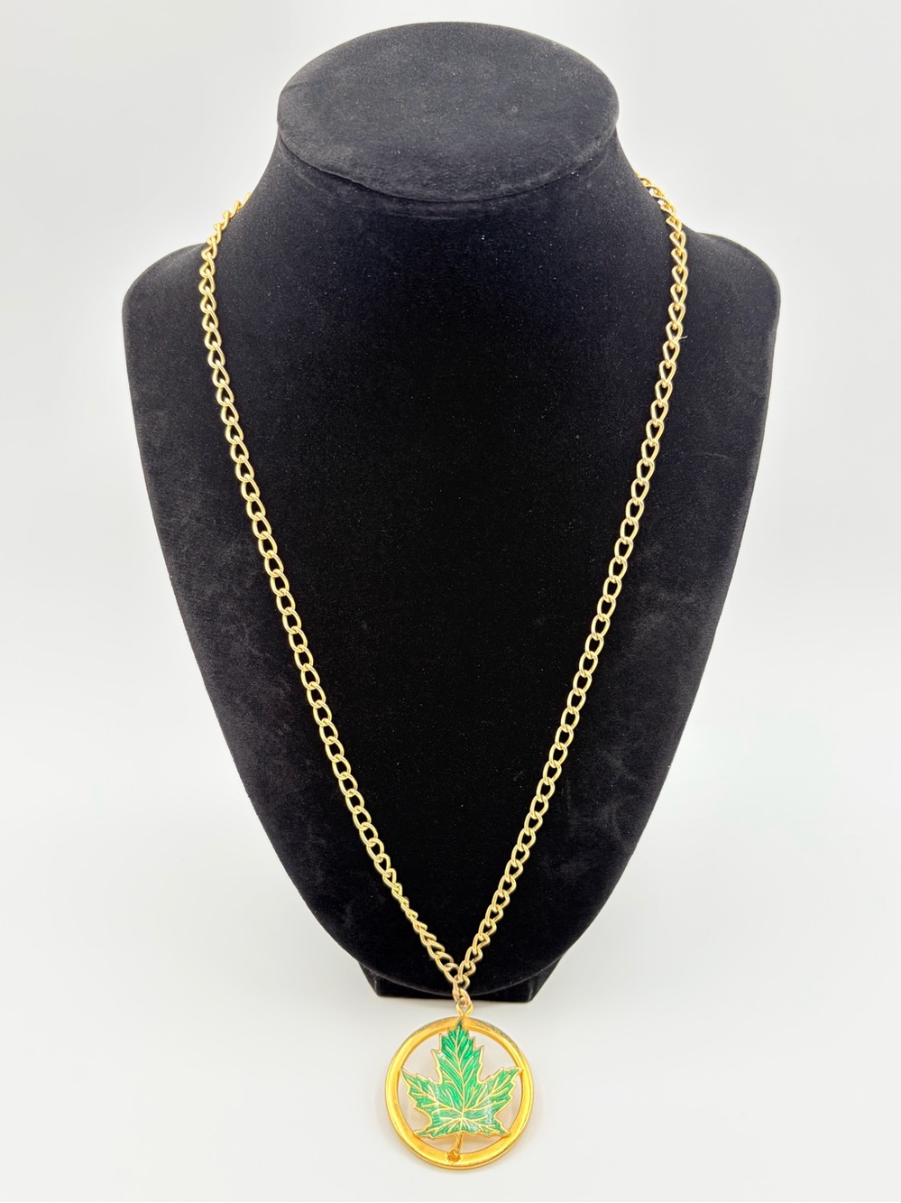 Vintage Gold Tone Green Enamel Maple Leaf Pendant Necklace